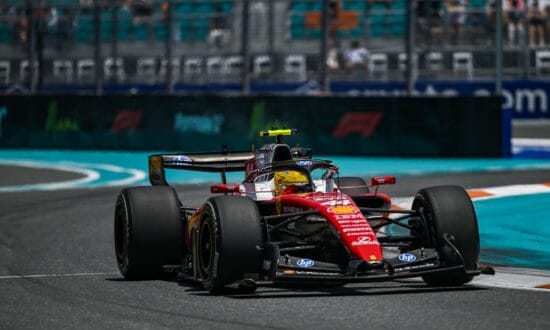 Hamilton: ‘We verliezen drie tot vier tienden op rechte stukken’