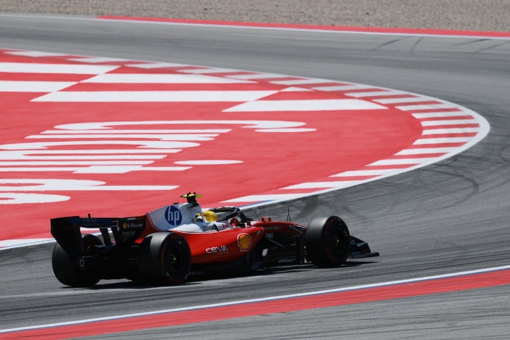 Hamilton had geheime blessure na crash in Barcelona-test: 'Maandenlang last van gehad'