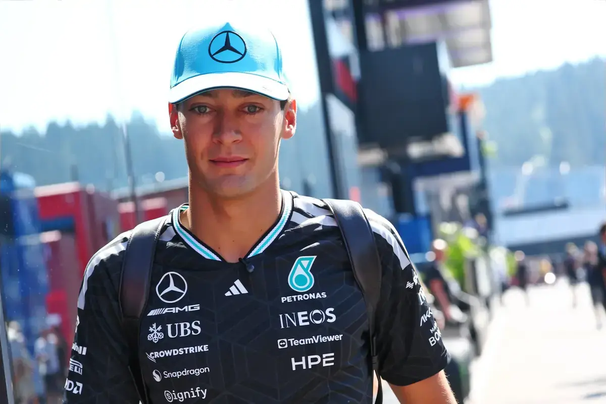 Russell pakt pole position in Oostenrijk na crash Verstappen in Q3