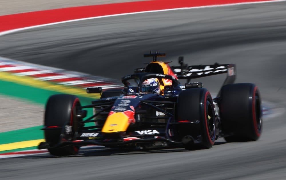 Verstappen tast in het duister in Barcelona: 'De auto doet niet wat ik wil'