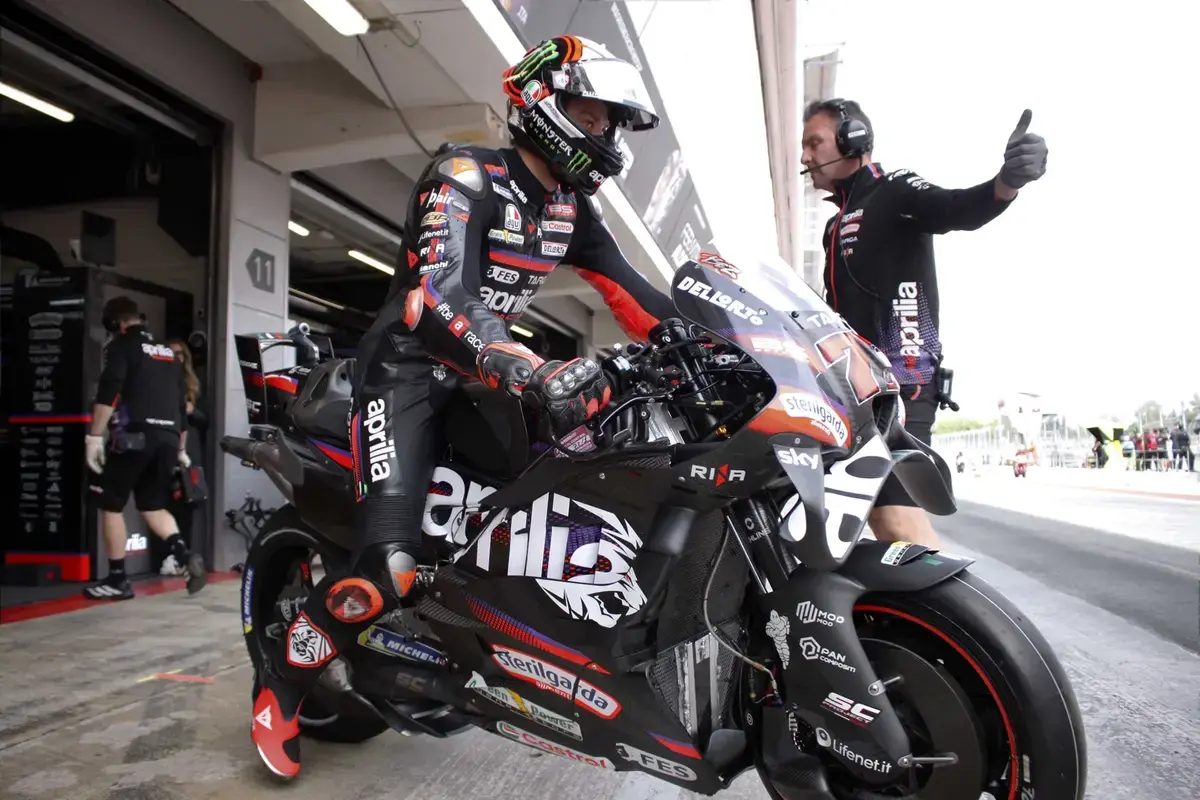 Bezzecchi geschorst voor GP van Tsjechië na slaan van marshal in sprintrace Brno