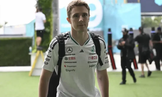 Mercedes vervangt WK-leider Antonelli door Vesti in VT1 Grand Prix van Spanje