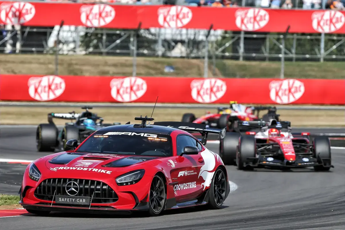 FIA erkent softwarefout als oorzaak van verwarrende safety car-finish bij British Grand Prix