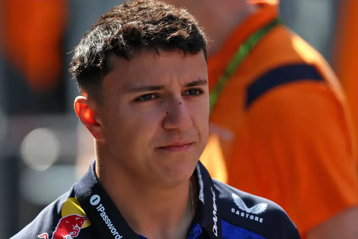 Hadjar sluit zich aan bij Verstappen: 'Geen enkele vooruitgang bij Red Bull'