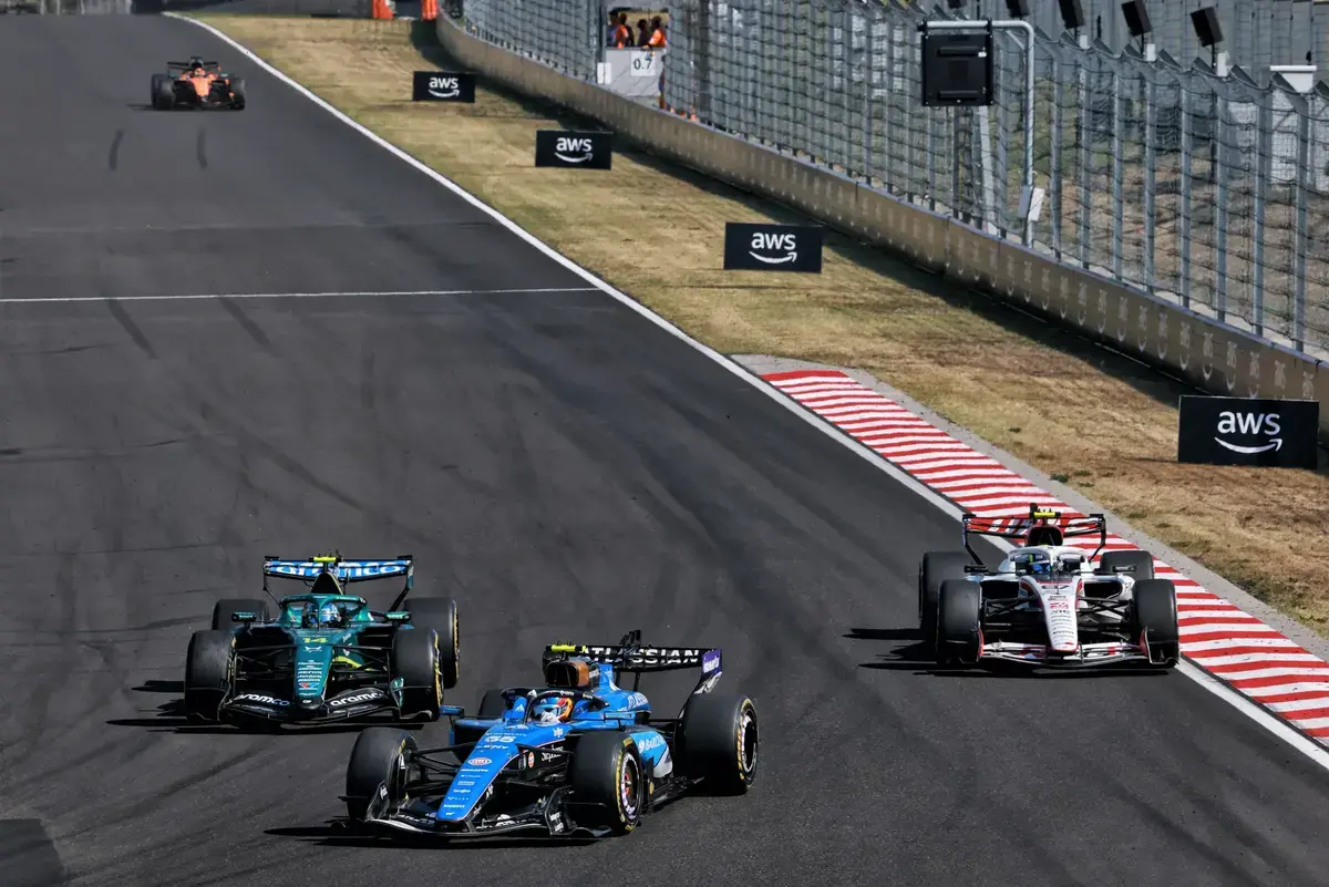 Sainz onthult ontbrekende blauwe lampjes als oorzaak botsing met Piastri