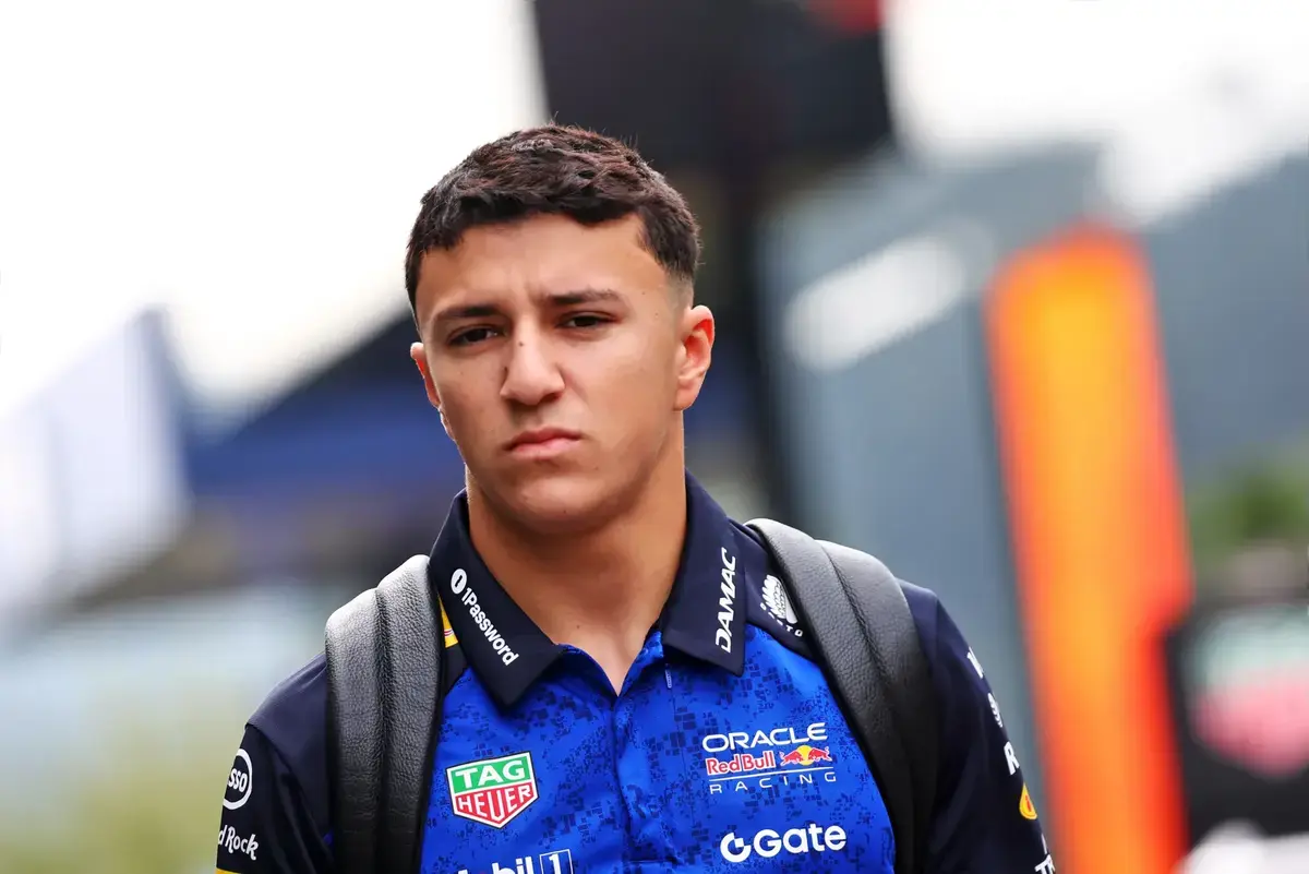 Hadjar krijgt gridstraf en start achteraan bij Grand Prix van België