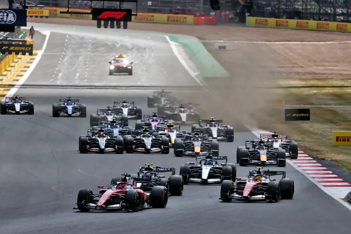 Leclerc wint British Grand Prix na technisch drama Antonelli en crash Verstappen