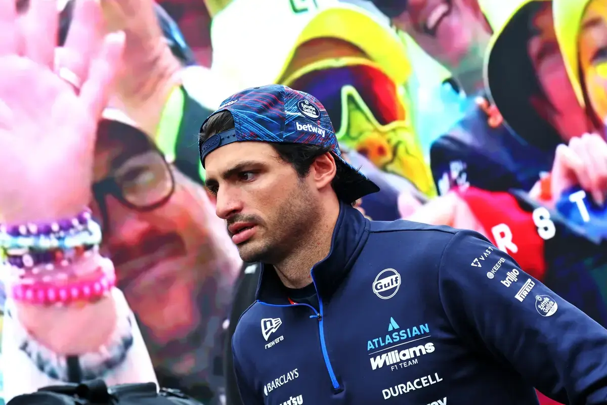 Sainz krijgt straf die bijna nooit wordt opgelegd in de Formule 1