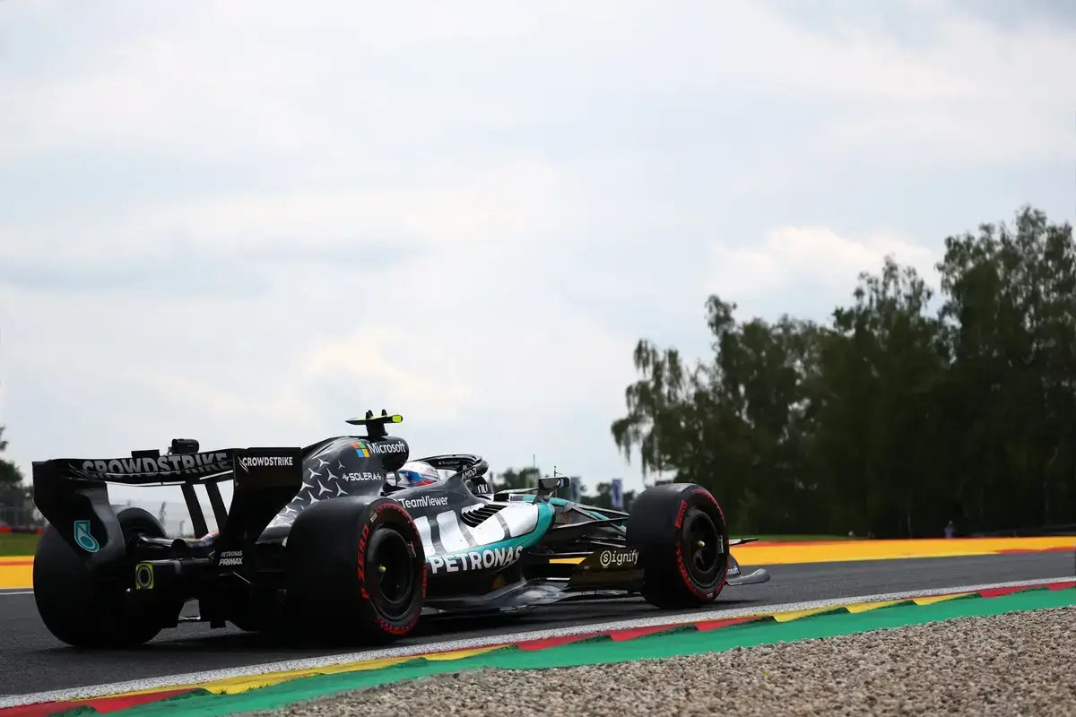 Antonelli klopt Norris en Verstappen in bewogen VT2 op Spa