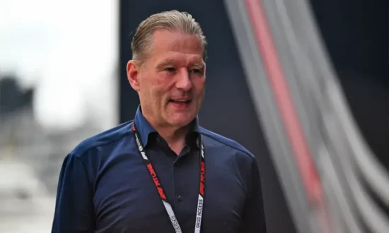 Jos Verstappen noemt Brundle ‘een idioot’ na uitspraken over Red Bull-exodus