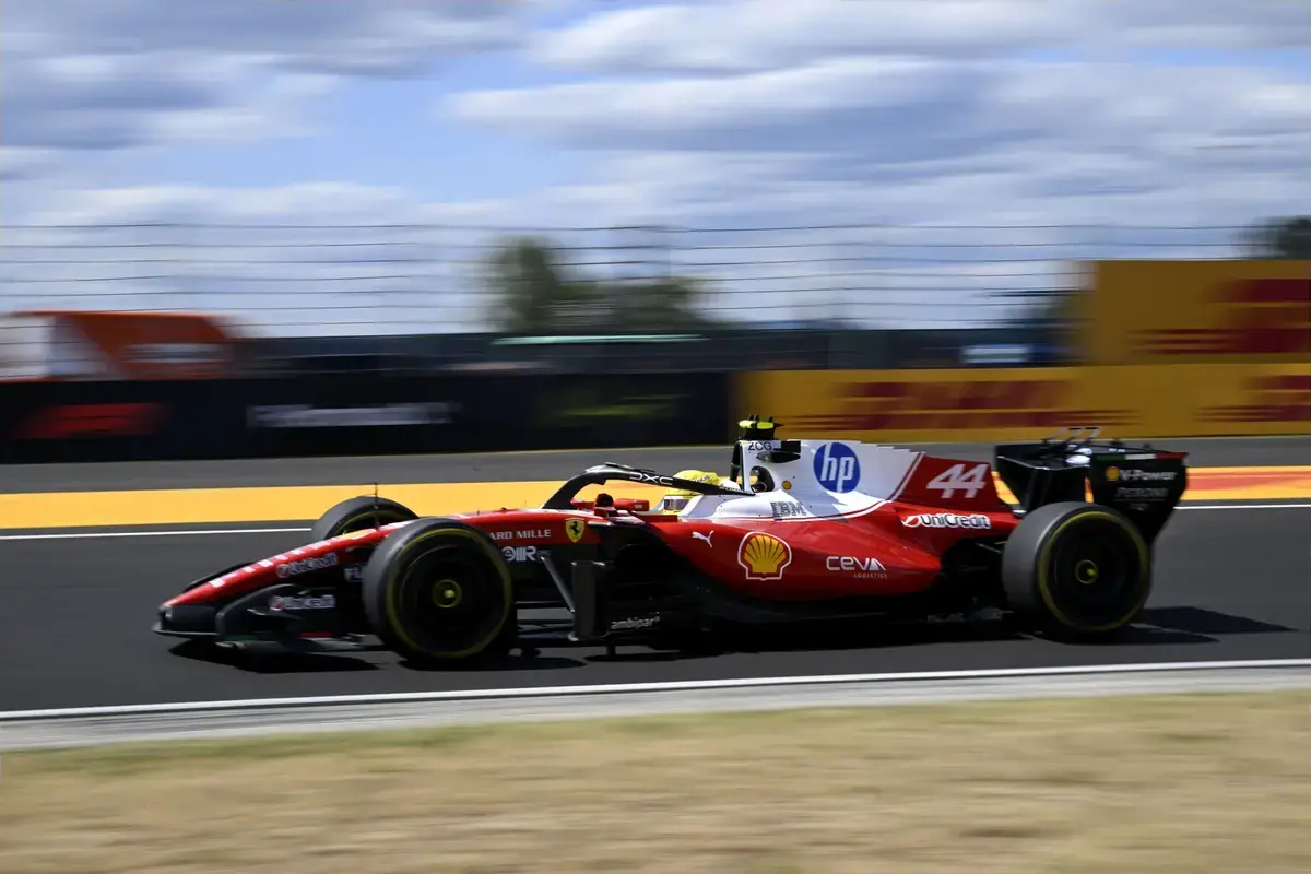 Ferrari domineert VT2 Hongarije, Verstappen op ruime achterstand