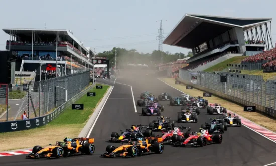 Norris wint GP Hongarije, Verstappen knap tweede