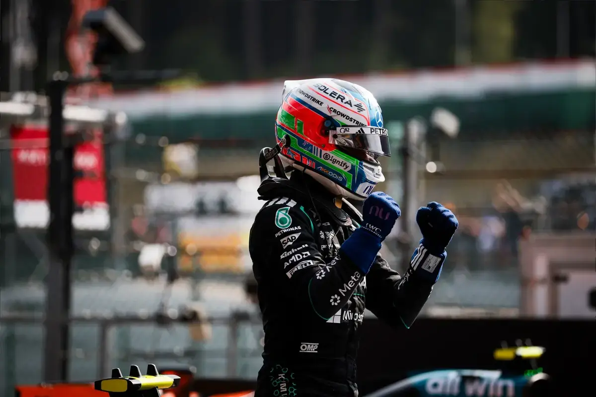 Antonelli pakt pole in België, Verstappen tweede dankzij tow van Hadjar