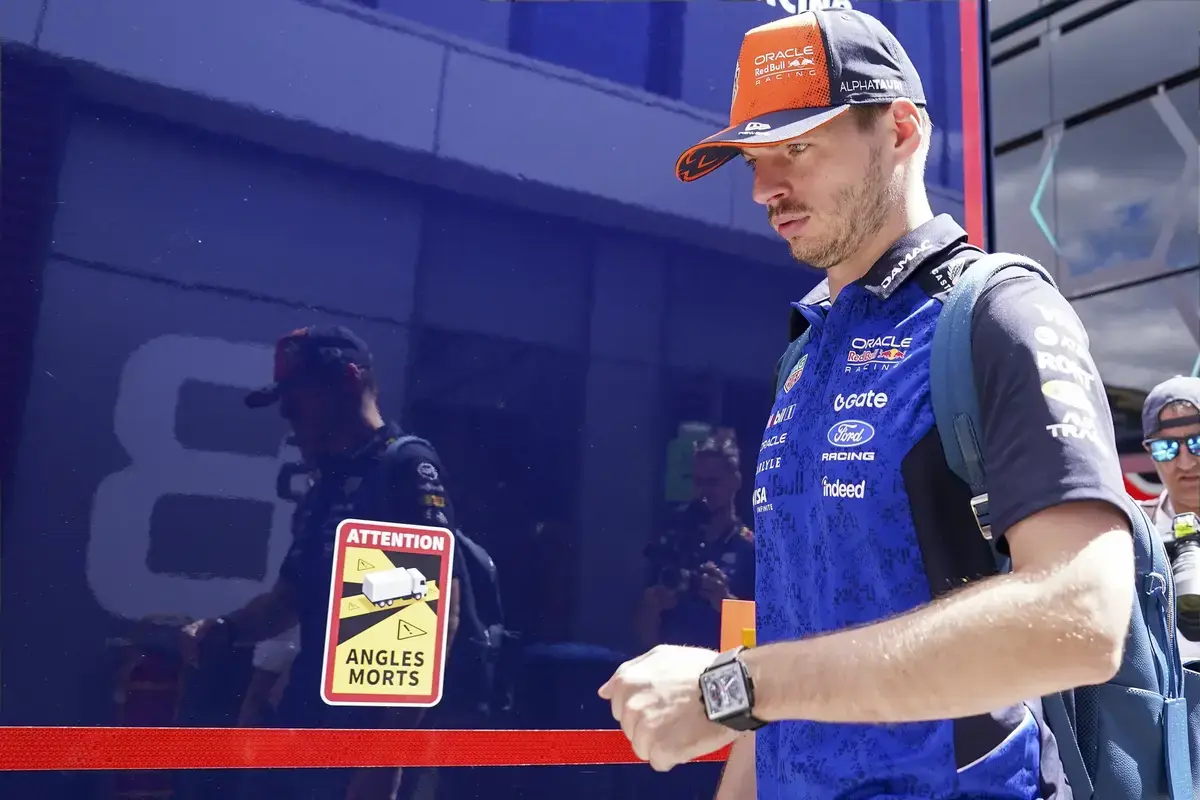 Verstappen en Sainz opgeroepen door stewards na incident VT1 Hongarije
