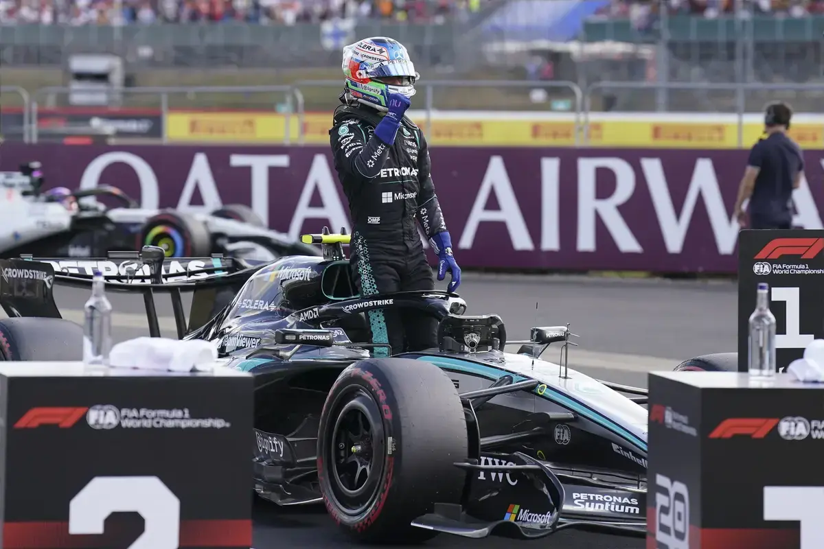 Kimi Antonelli snelste in kwalificatie British GP, Russell overleeft crash in Q1