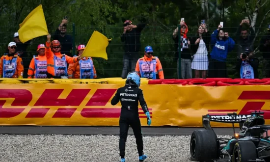 Russell haalt uit naar Mercedes: ‘Elke dag iets nieuws’