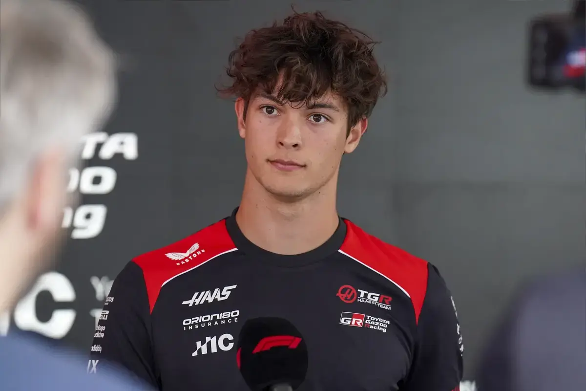 Bearman zonder contract voor 2027, Red Bull houdt hem in de gaten