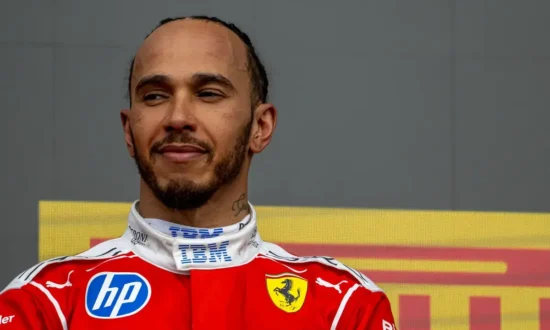 Hamilton verwacht gridstraffen voor Russell en Antonelli door motorproblemen Mercedes