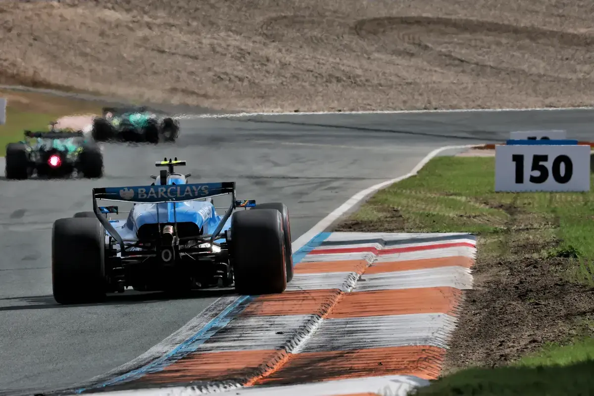 Sainz over zijn Williams-contract: 'nooit serieus naar andere aanbiedingen gekeken'
