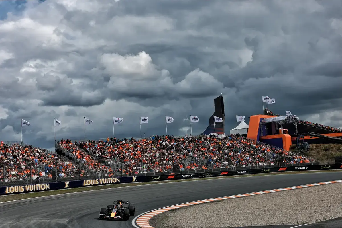 Verstappen elfde in vrije training Dutch GP, Antonelli pakt toptijd in Zandvoort