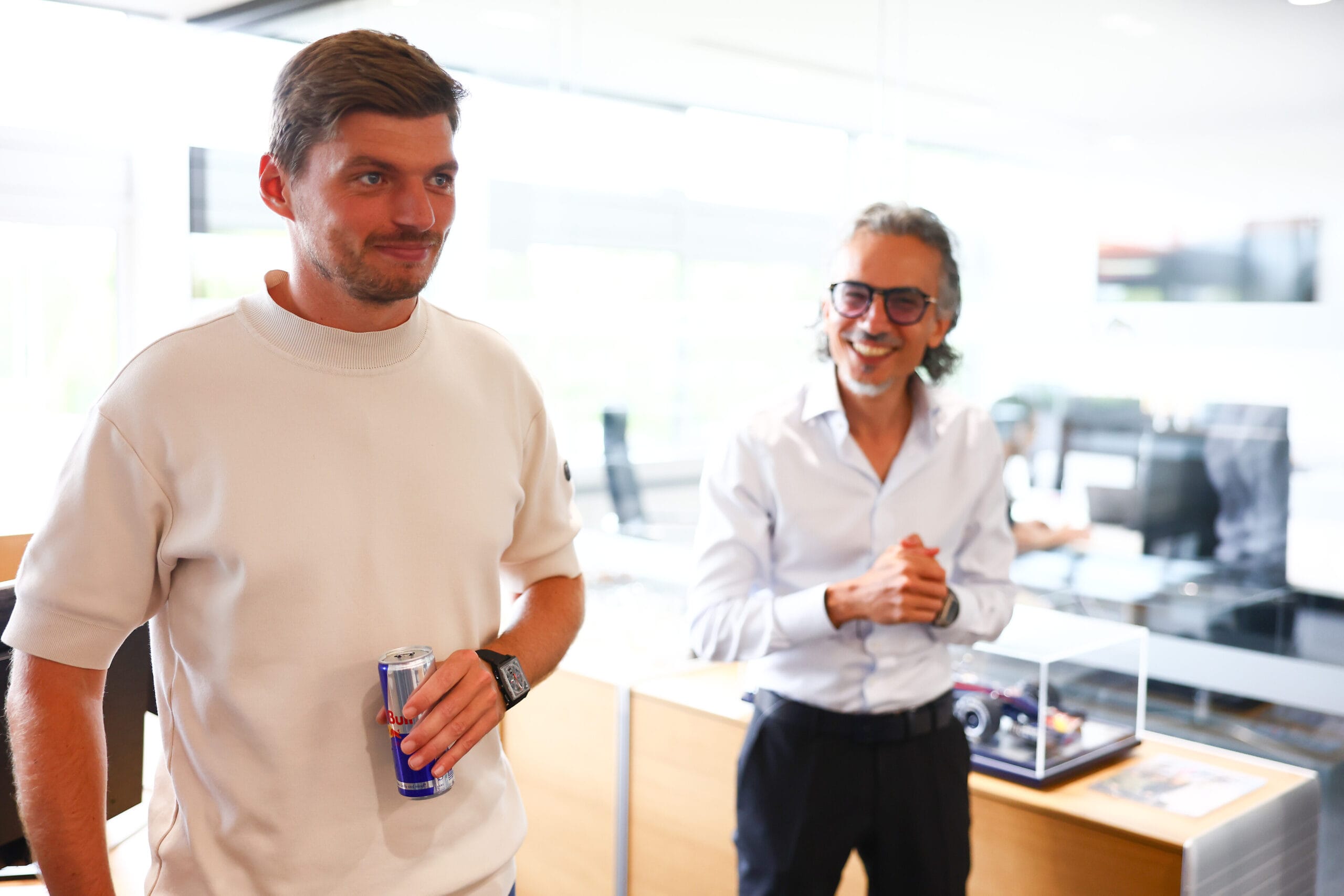 Verstappen legt uit waarom hij toch bij Red Bull tekende: ‘Mekies gaf de doorslag’