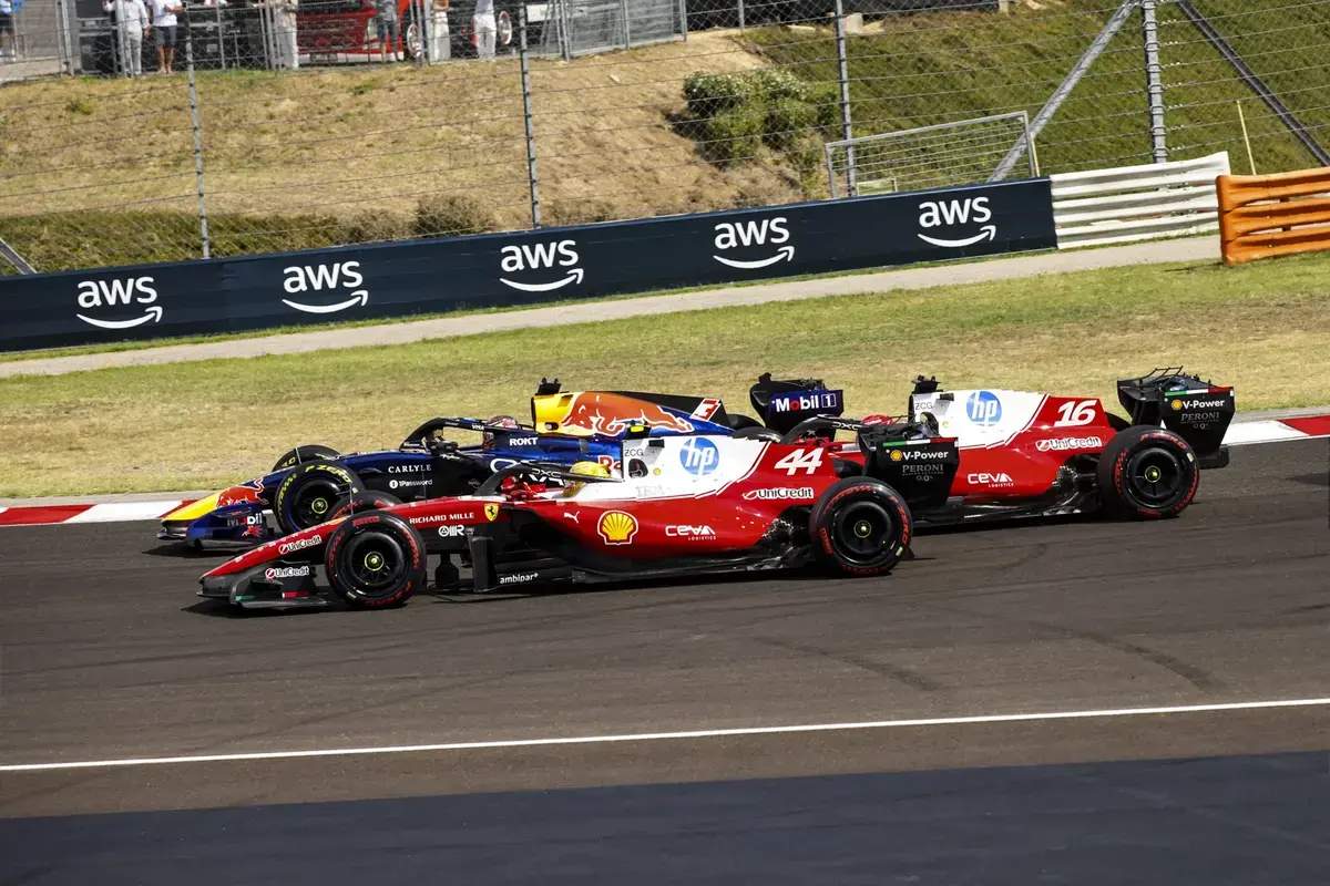 Hamilton of Leclerc: Ferrari moet kiezen wie voorrang krijgt in titelstrijd
