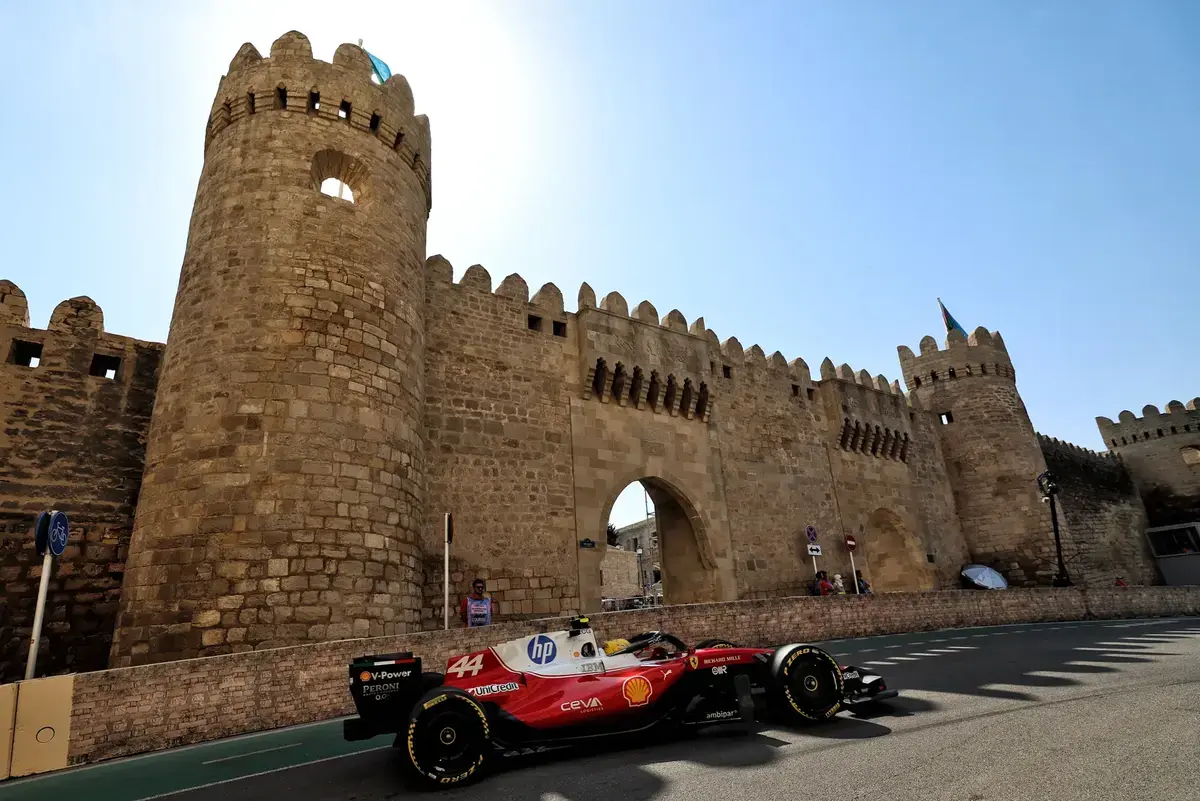 Hamilton krijgt tweede reprimande van het seizoen na Baku-incident met Lawson
