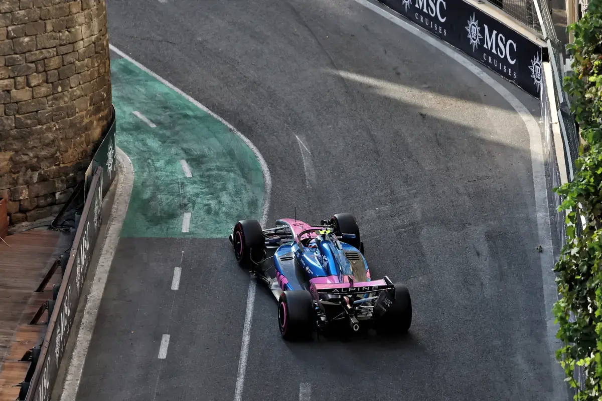 Colapinto knalt Gasly en Norris uit de Azerbaijan GP bij herstart in Baku
