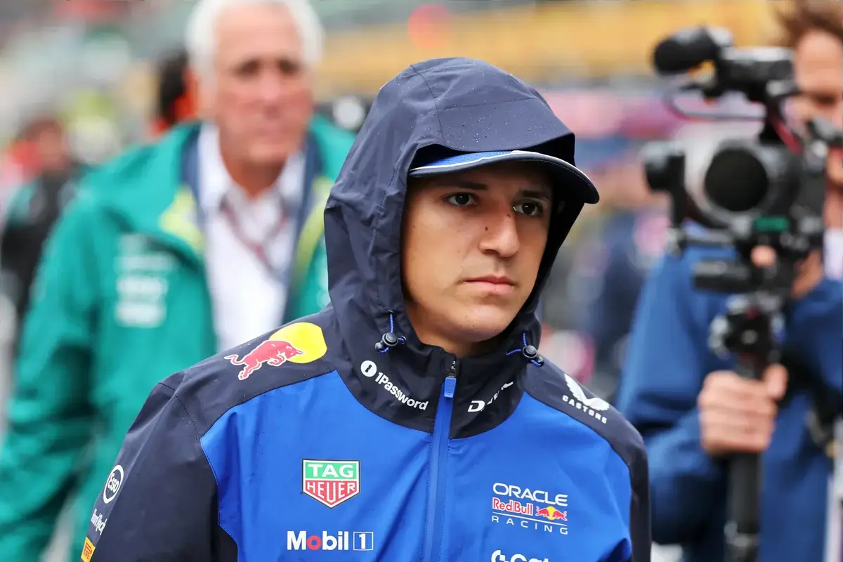 Isack Hadjar mist ook GP van Italië door aanhoudende polsblessure