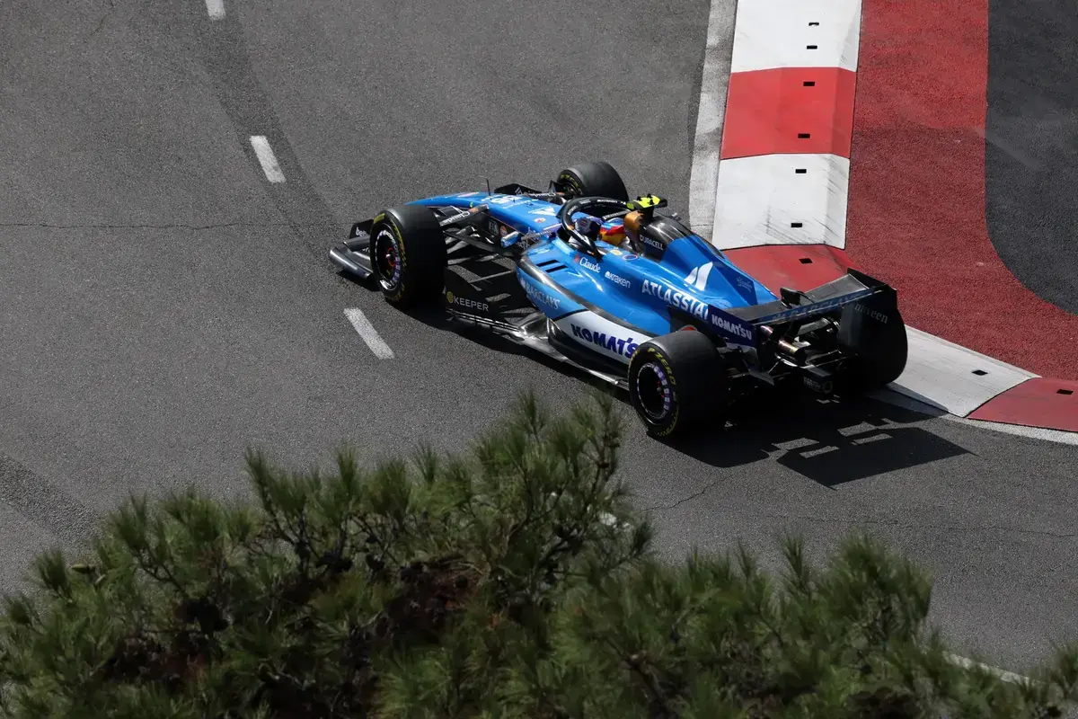 Sainz kan punt weer kwijtraken na nieuw FIA-onderzoek in Baku