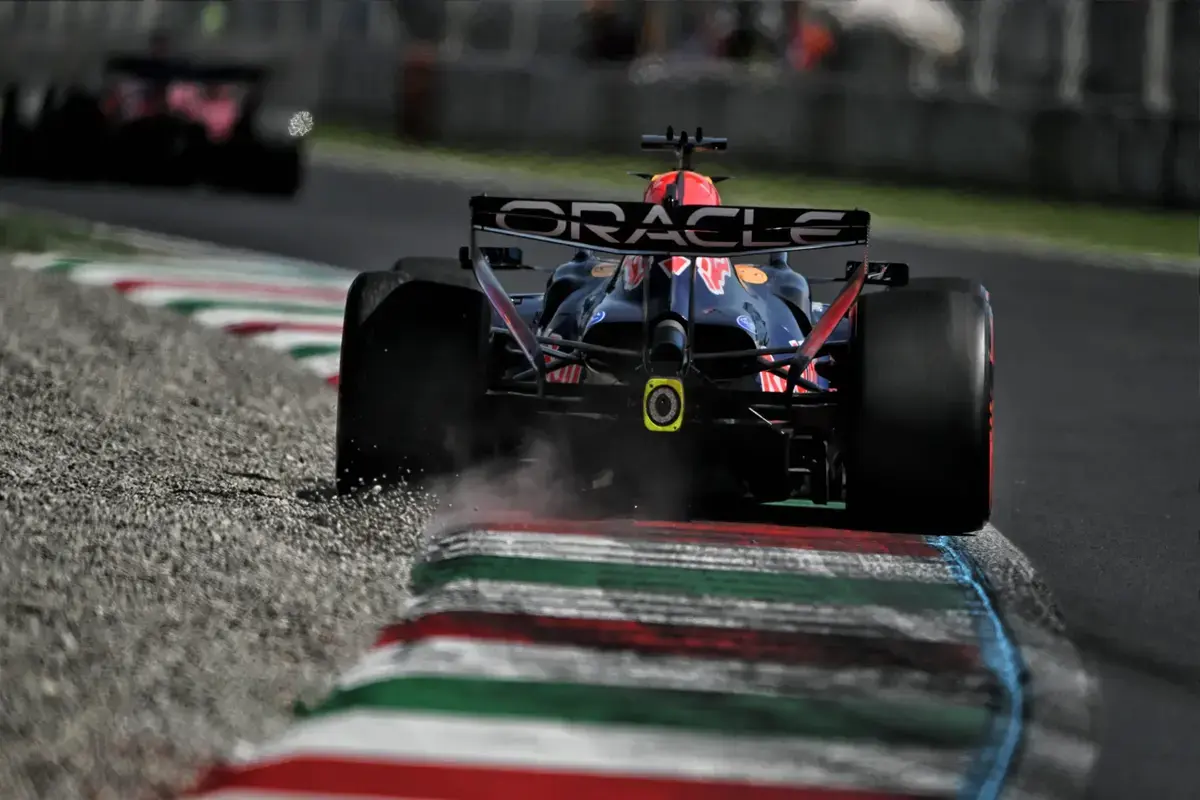 Verstappen legt uit waarom hij dit seizoen soms gas terugneemt