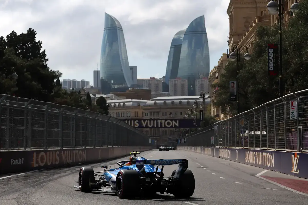 Williams' nieuwe chassis brengt Sainz naar Q3 in Baku, hijzelf spreekt van overpresteren