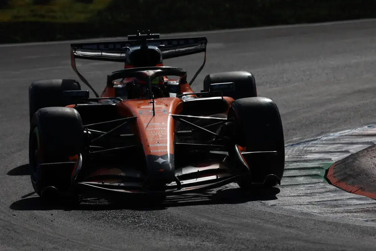 Geen regen op Monza, wel een wind die het inhalen bemoeilijkt