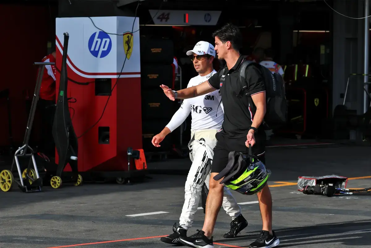 Stewards straffen Perez met drie plaatsen na incident met Piastri in Baku