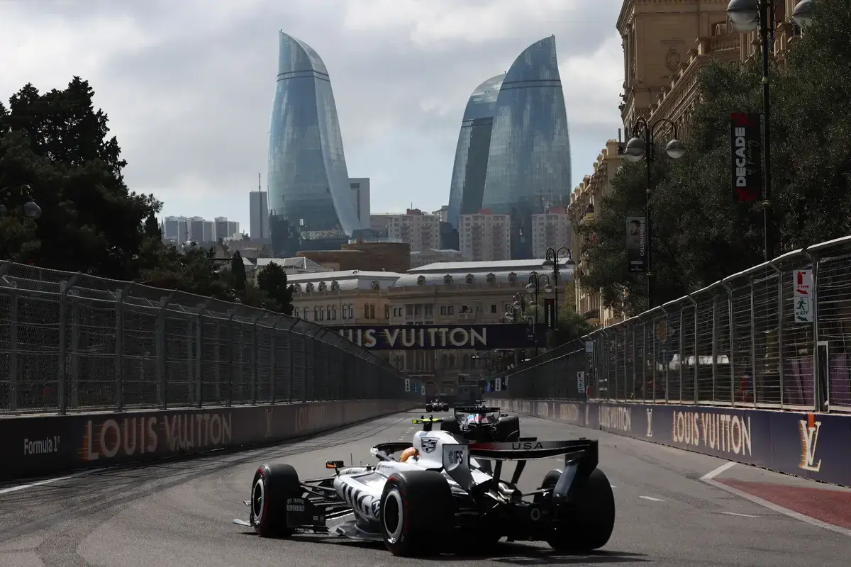 FIA legt uit waarom er geen safety car kwam na crash Bottas in Baku