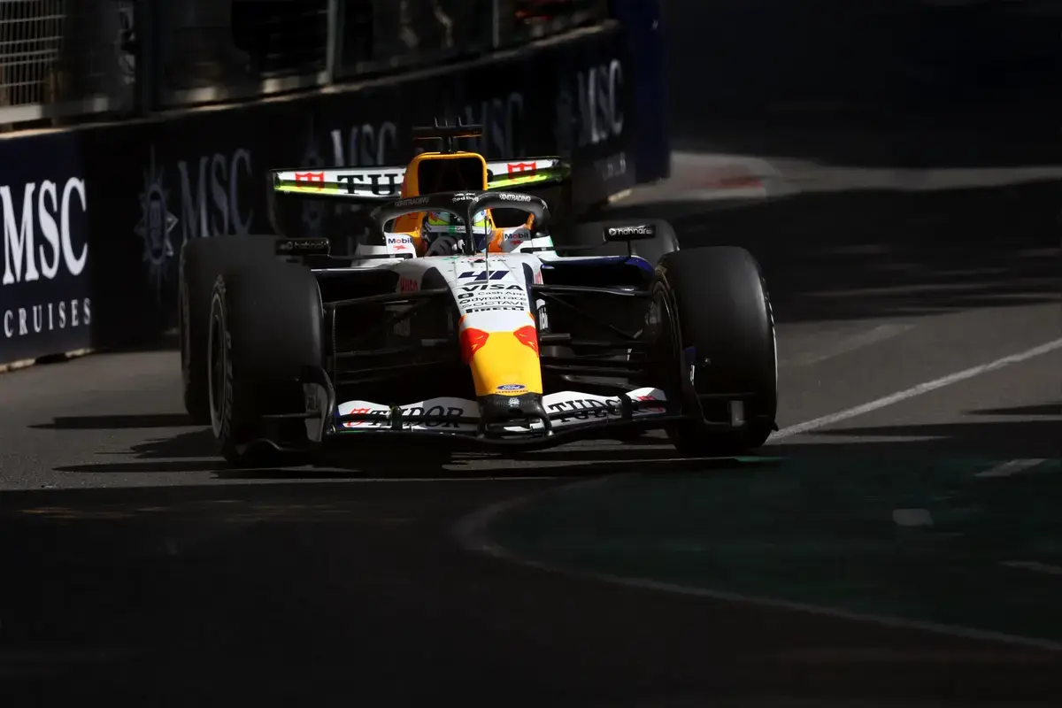 Lindblad veroorzaakt eerste rode vlag van het Baku-weekend na crash in kasteelsectie