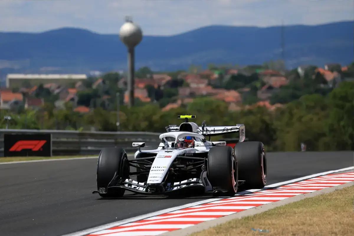 Colton Herta crasht zwaar in F2 vlak voor zijn FP1-beurt bij Cadillac op Monza