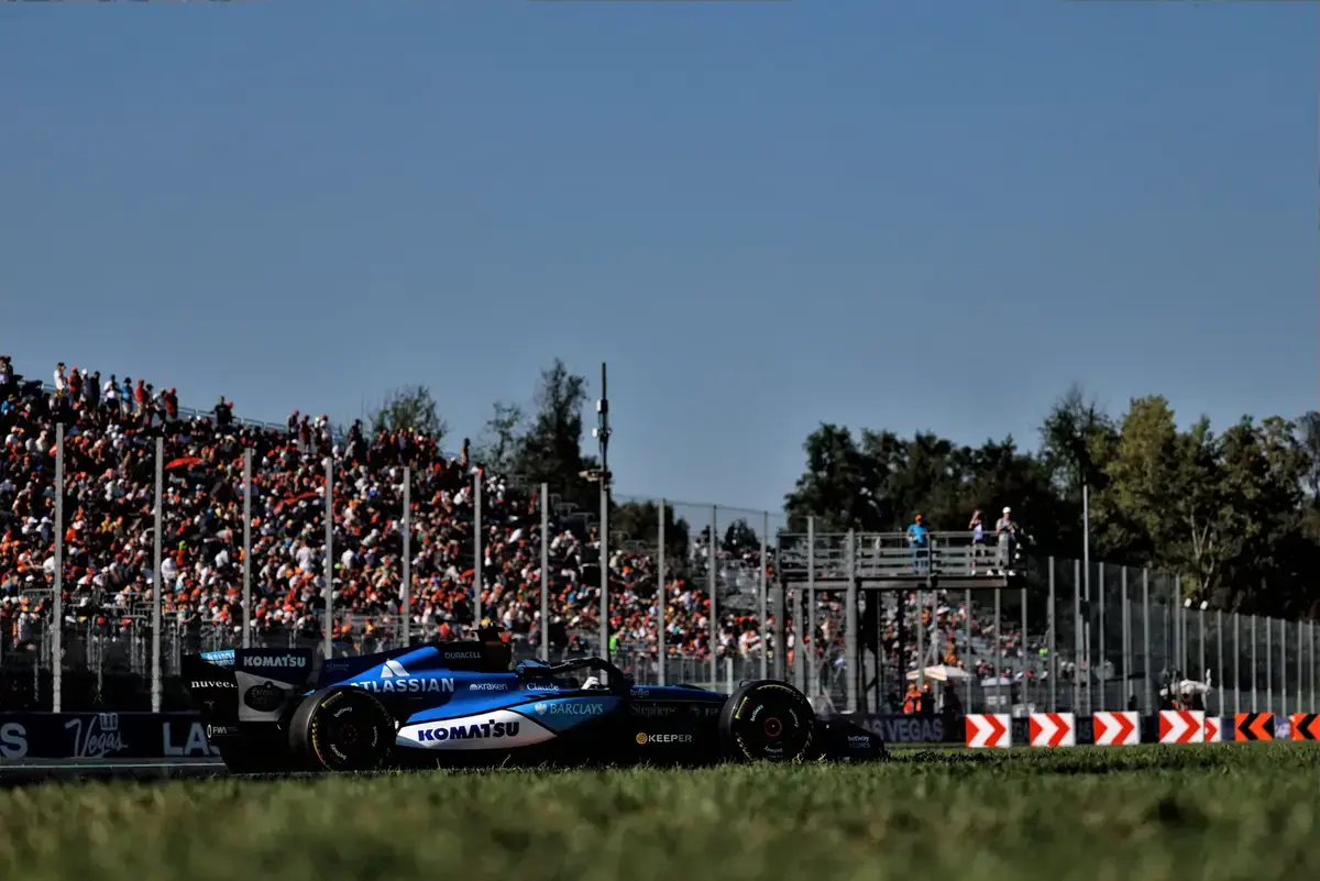Albon en Antonelli delen achterste startrij op Monza na gridstraffen