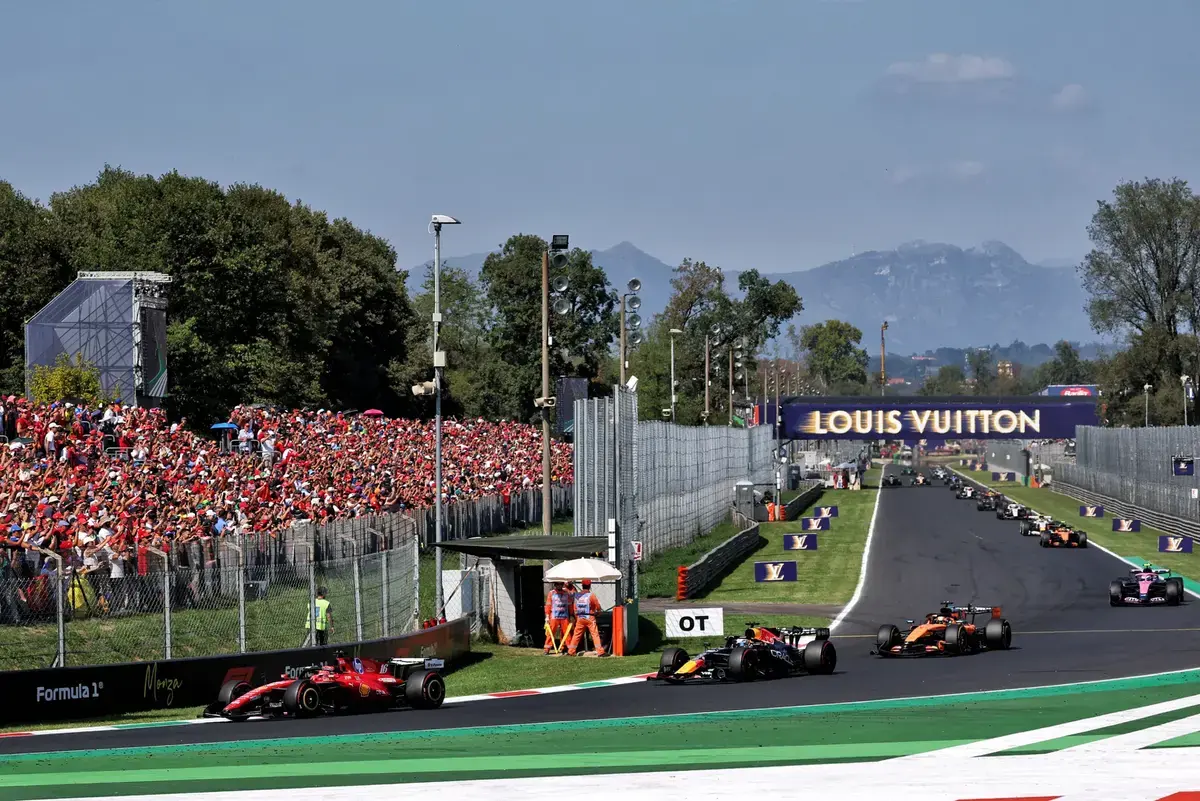 Inhalen op de Madring lijkt lastig, blijkt uit Ferrari-beelden