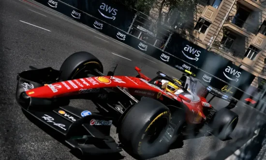 Stewards onderzoeken Hamilton na hinderen van Lawson in Baku