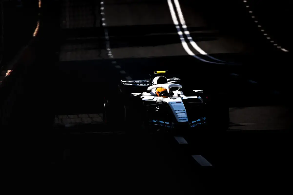 Bottas verklaart crash in Baku: 'Alleen de voorremmen werkten'