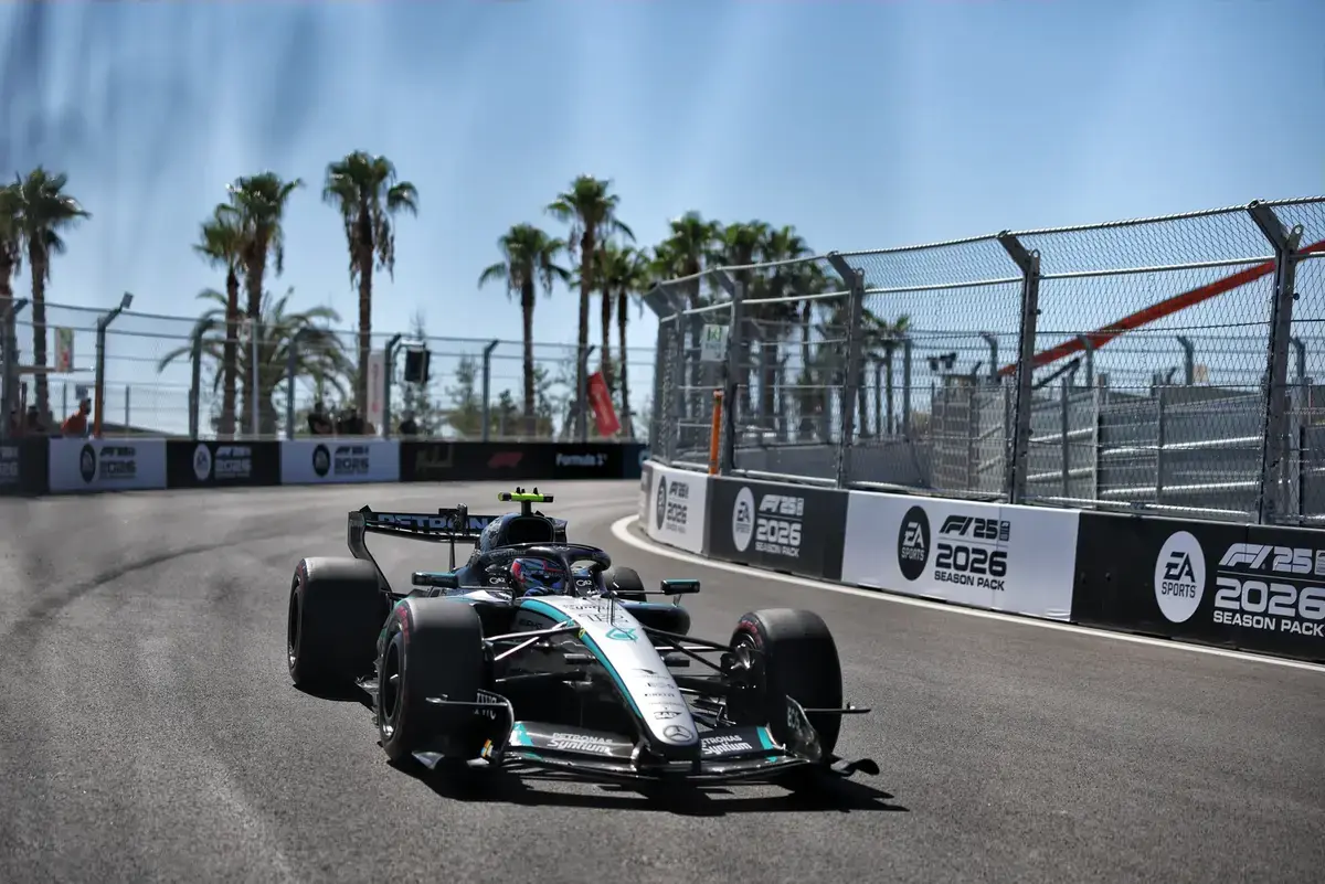 Mercedes dubbel in de problemen: ook Antonelli moet langs stewards