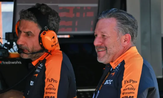 McLaren voert druk op Red Bull op na publiek gesprek tussen Lambiase en Zak Brown