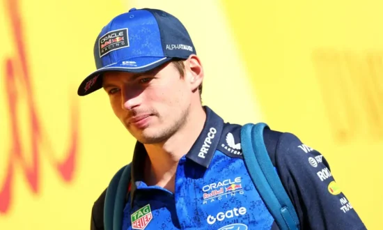‘Wat zijn jullie aan het zeggen?’: Verstappen woest in Spanje