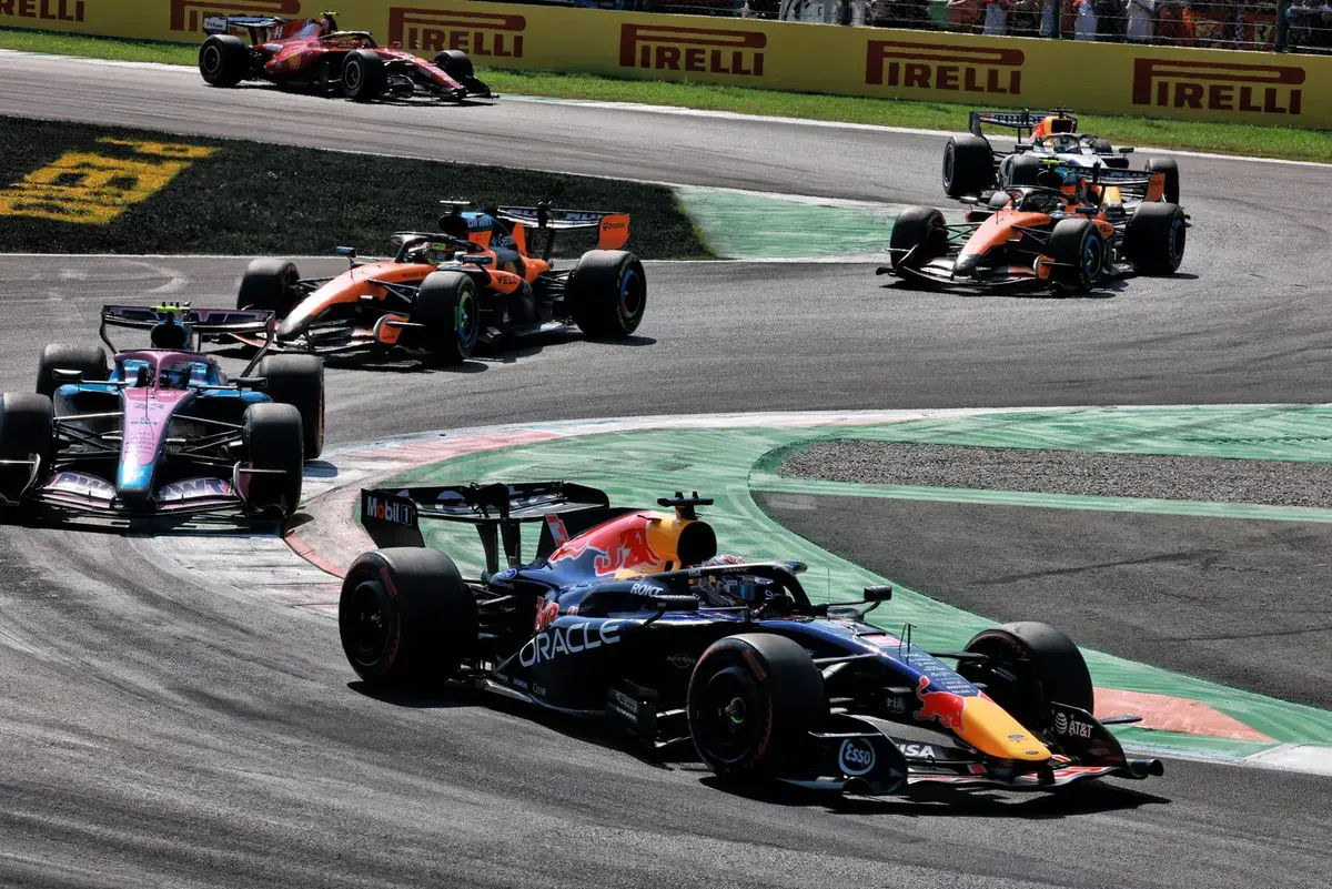 Verstappen: 'Topsnelheid was vandaag niet onze vriend' na P3 op Monza