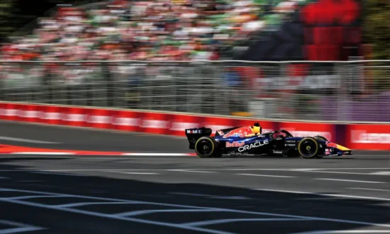 Uitslag VT3 Azerbeidzjan GP: Verstappen verrast Russell in slotminuten