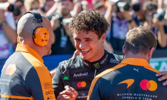 Startgrid Spaanse GP: Bearman uit pitstraat, Norris op pole