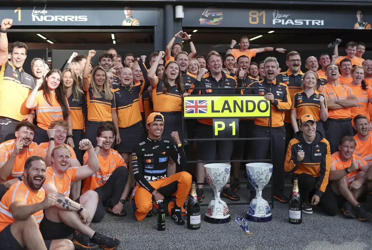 Honderden sollicitaties binnen een uur voor Norris' nieuwe raceteam
