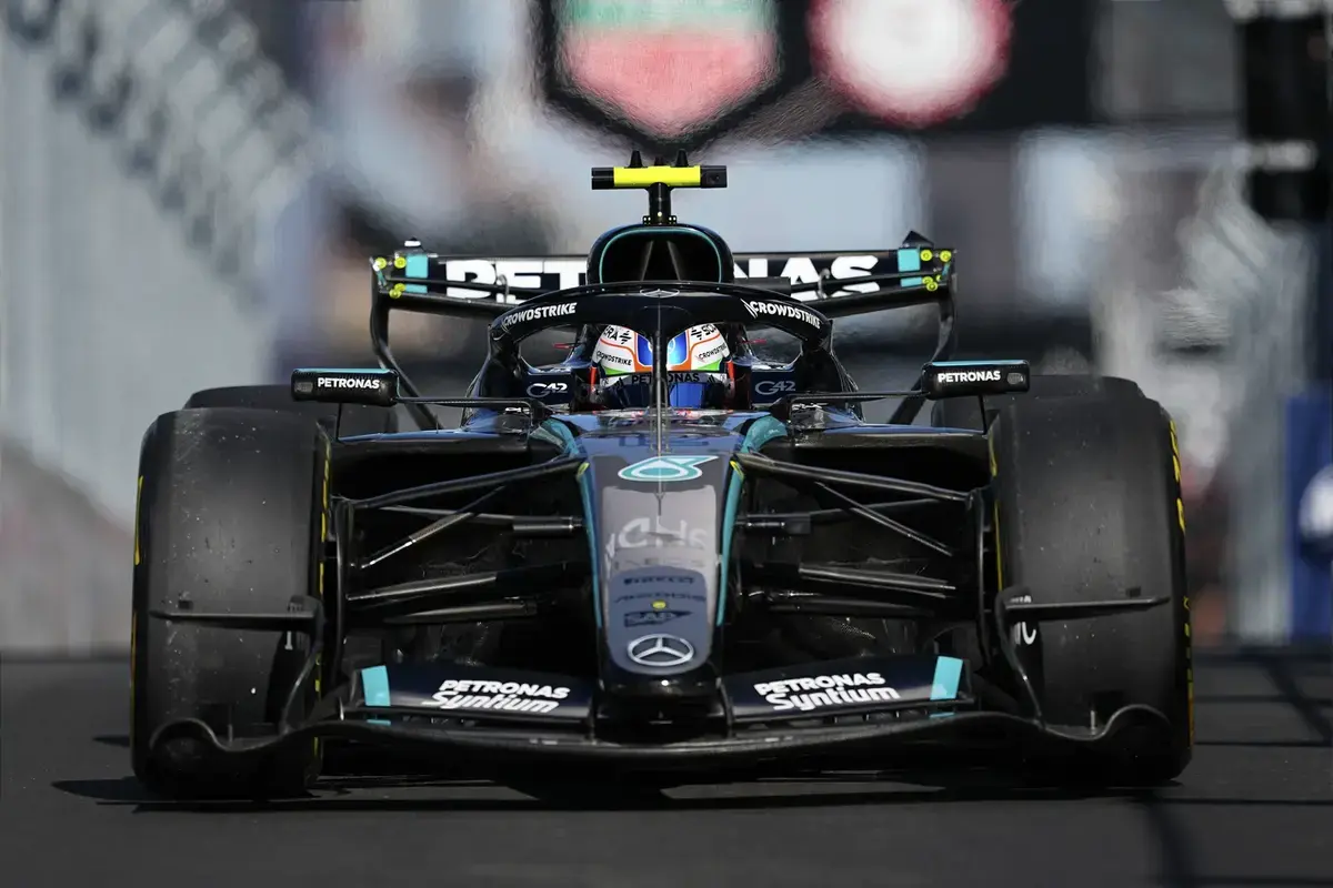 Uitslag VT3 Spaanse GP: Antonelli snelste, FIA moet Hamilton dwingen te stoppen