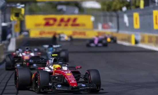 Ferrari zoekt oorzaak remstoring Hamilton, Verstappen tekent tot 2030, wat deed Newey bij McLaren? | F1Head Recap